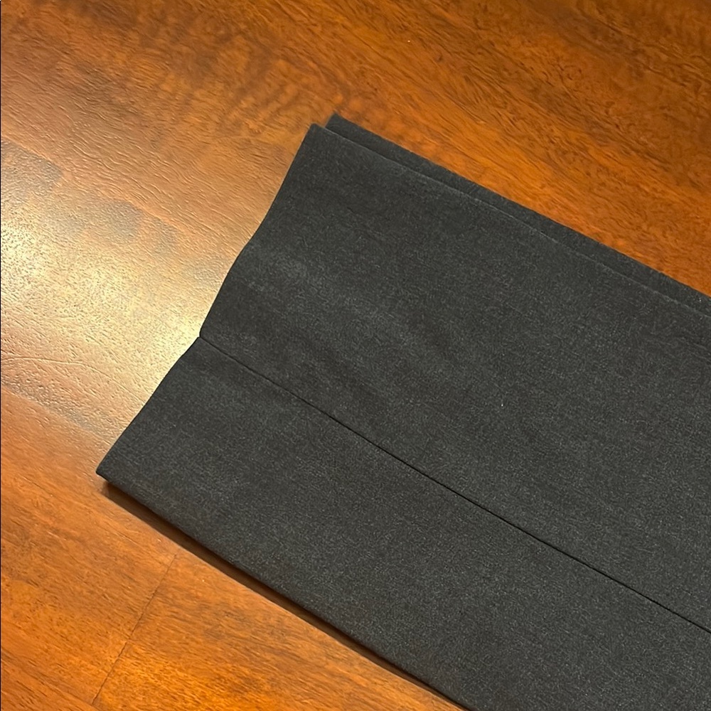 Like new! Banana Republic Men's Grey Pants - Picture 5 of 5